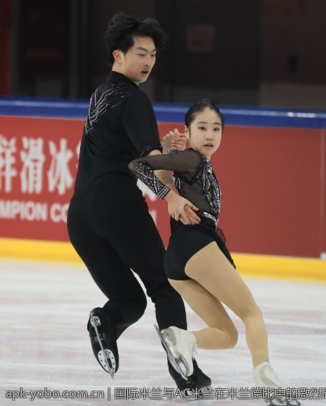 国际米兰与AC米兰在米兰德比中的激烈碰撞